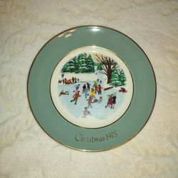 Vintage Avon Christmas Plate Skaters on the Pond 4th Edition.