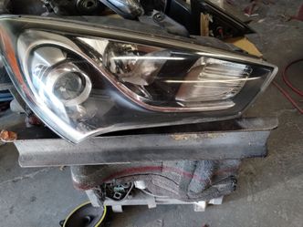 Right headlight 2013 Hyundai Genesis coupe