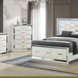 4PC QUEEN BEDROOM SET W/ LED 