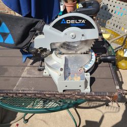 Delta Shop master Table Saw W Blade