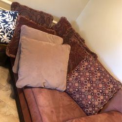 Serious Only 21” By 21”  8 Pillows  Good Condition , If Posted There For Sale
