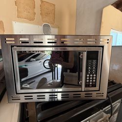 Microwave + Dishwasher + G.Disposal