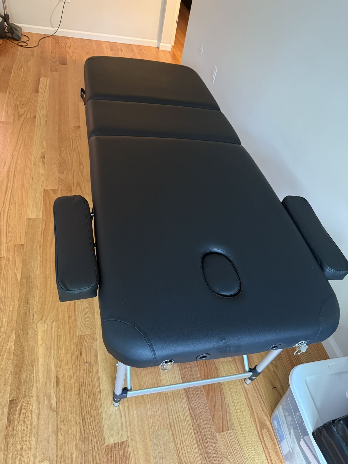 Massage Table Mint Condition