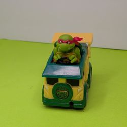 Teenage Mutant Ninja Turtles (TMNT) Rad Rip Racers Raphael vehicle and figure