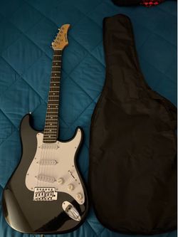 Master play guitar with Amp