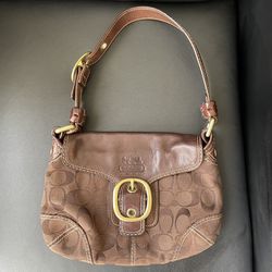 Coach small shoulder bag. No. G0073-11441