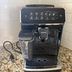 Philips 3200 LatteGo Fully Automatic Espresso Machine - Excellent Condition!