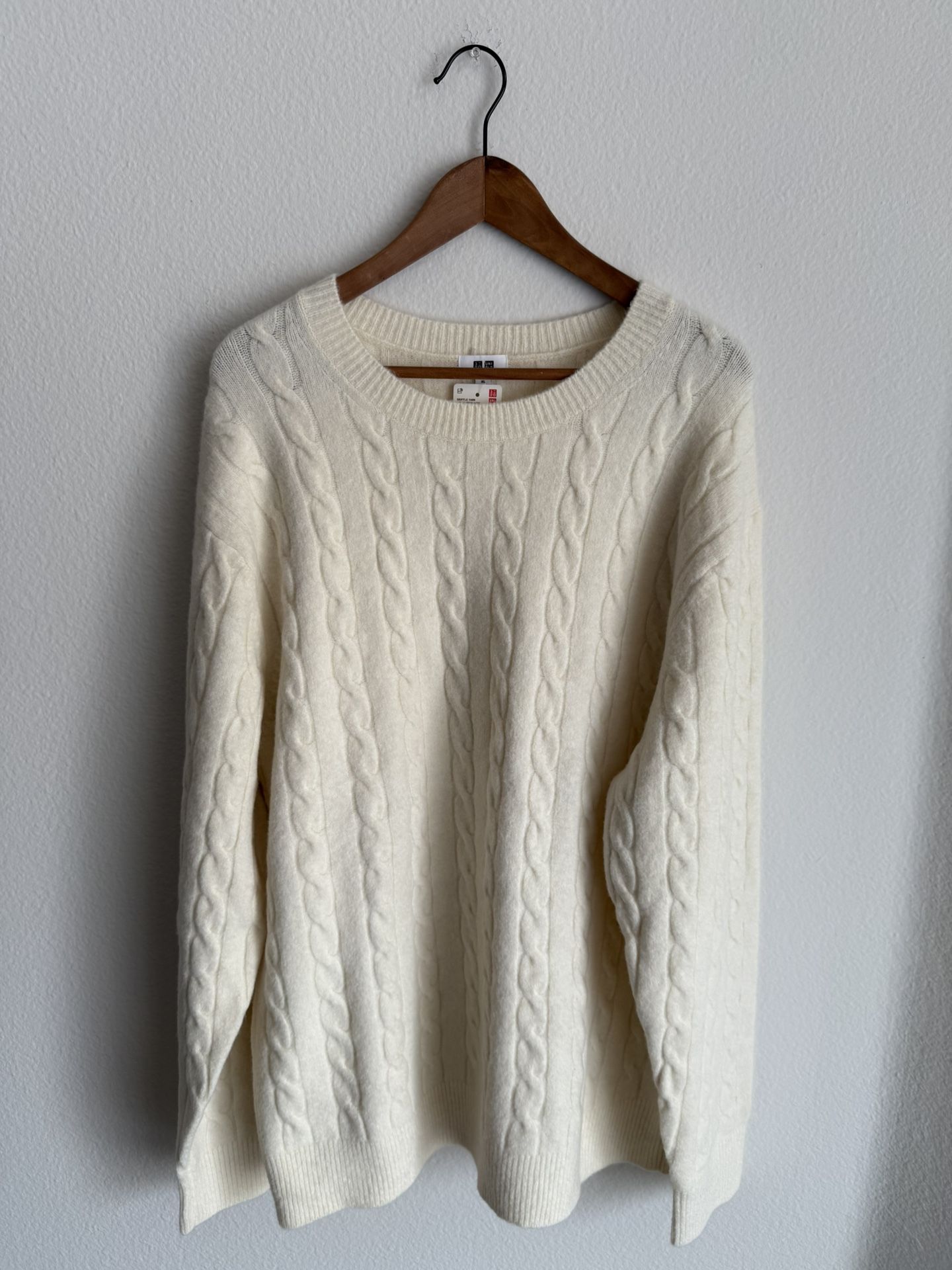 Uniqlo Yarn Cable Knit Crewneck Sweater size XL