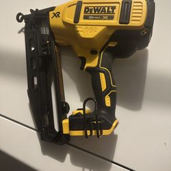 DEWALT 20V MAX XR 18 Gauge Cordless Brad Nailer