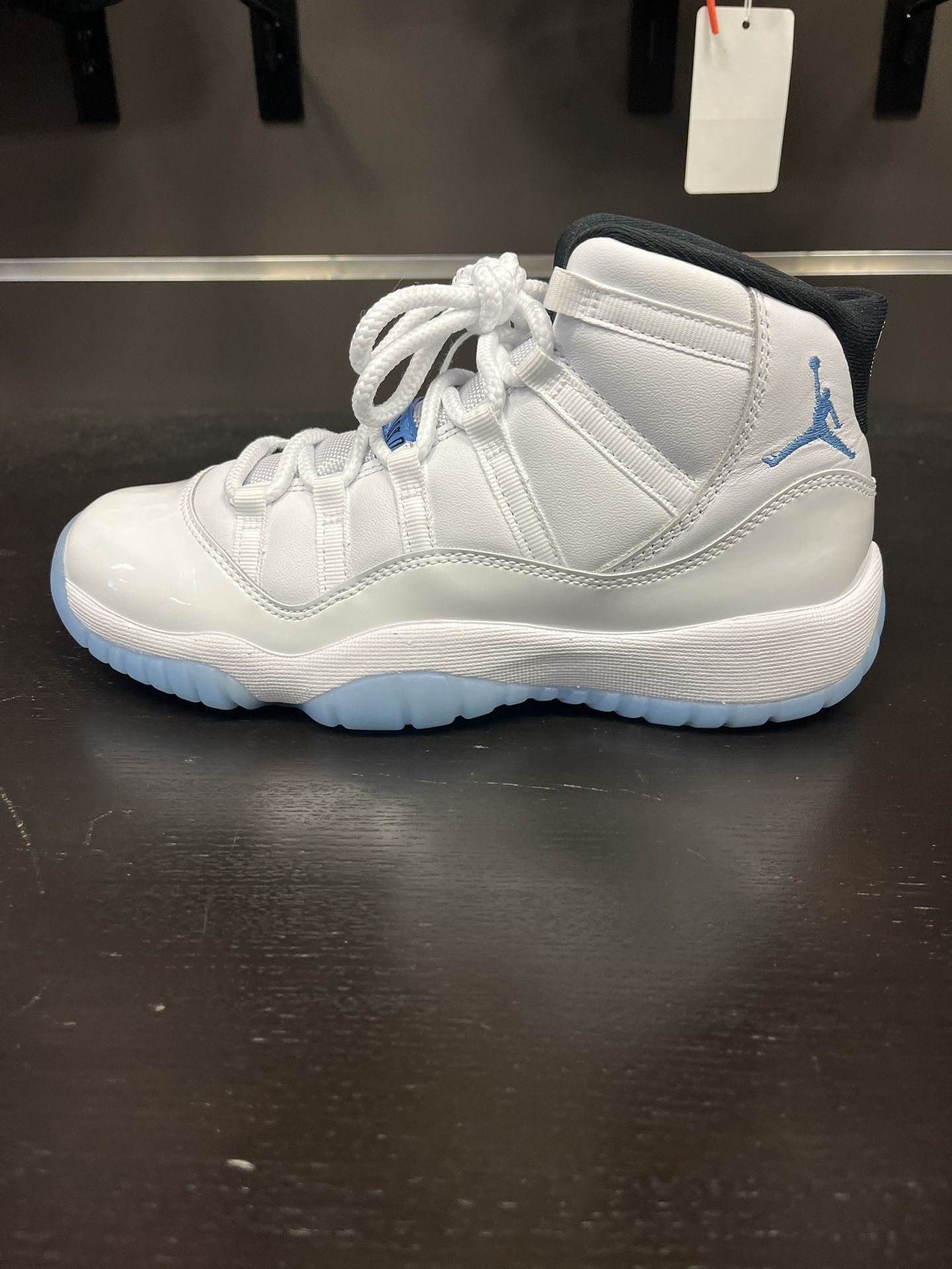 Jordan 11 Retro Legend Blue