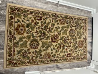 Beautiful Traditional Floral Area Rug (3' x 5') - Excellent Condition