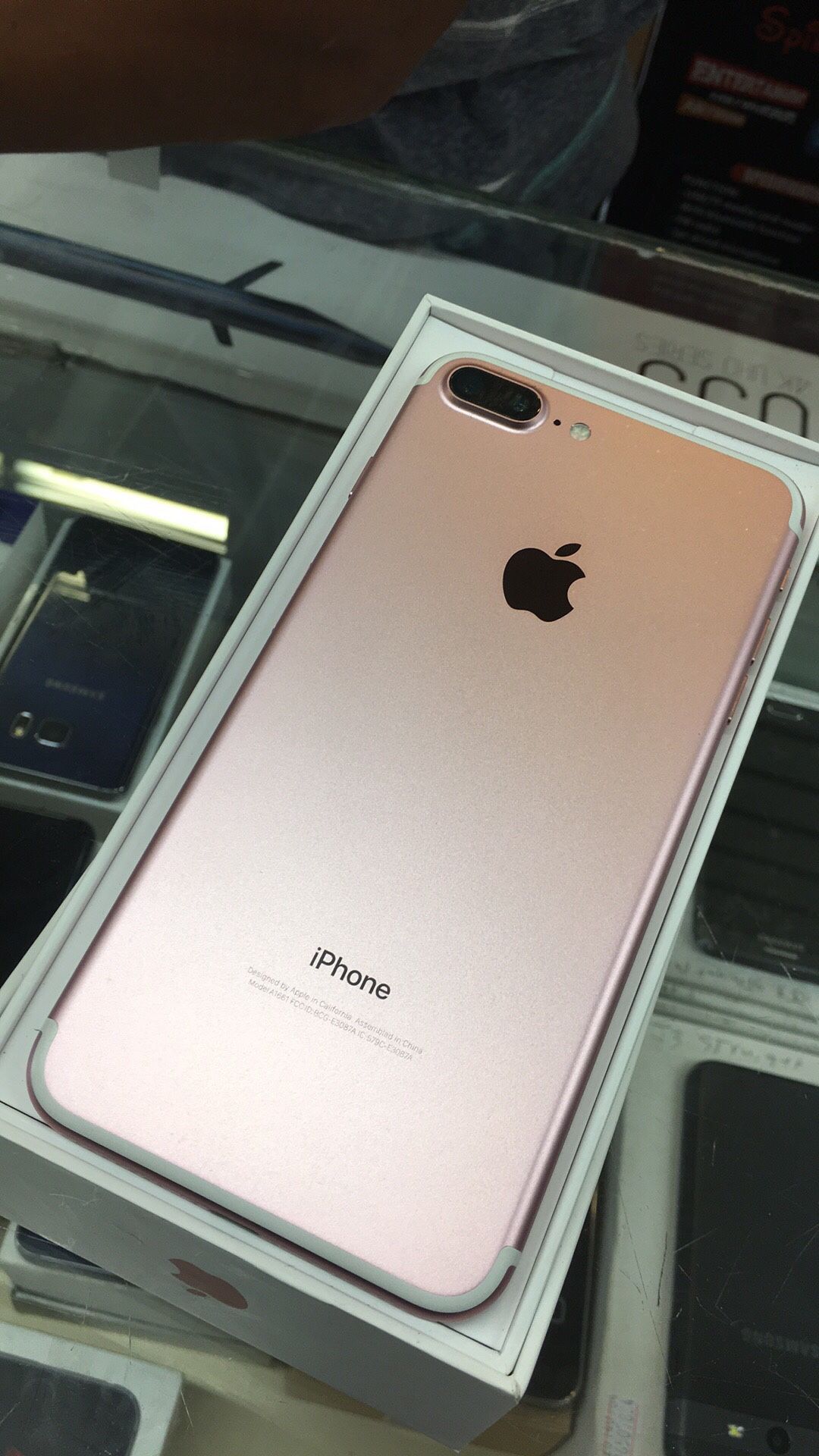 iPhone 7 Plus At&t. Rose gold 32gb.
