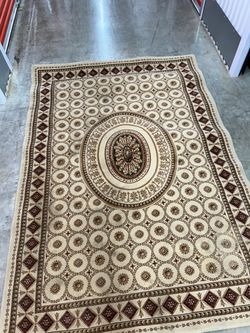 Traditional Belgium, 5‘ x 7‘ beige rug Traditional Belgium, 5’ x 7’ beige rug
