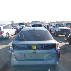 16 17 18 Toyota Prius For Parts.