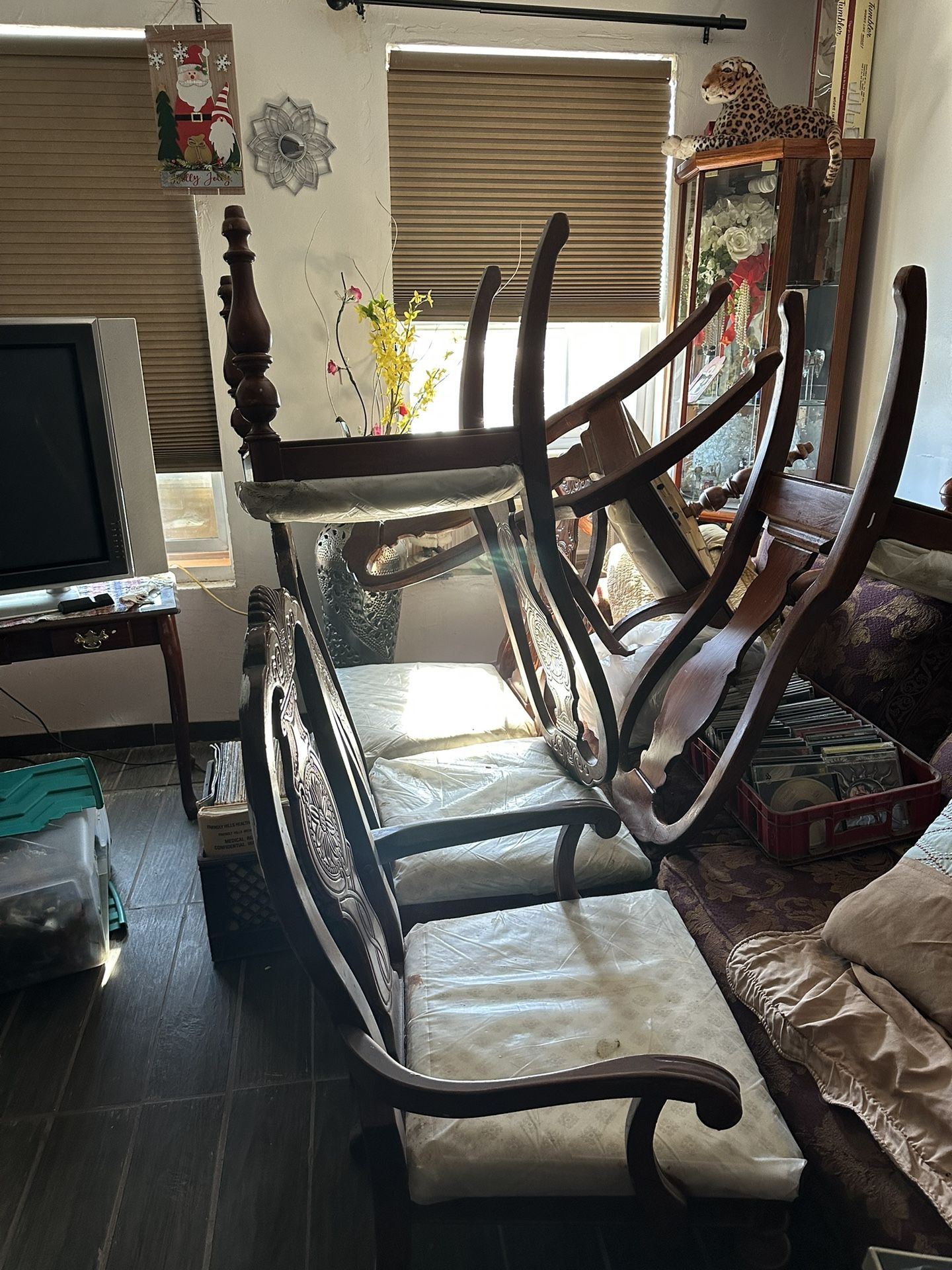 6 Chair And Table . 50.00 Dls….