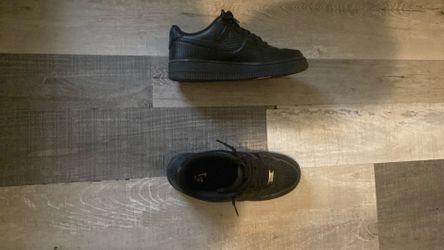 black Nike Air Force 1