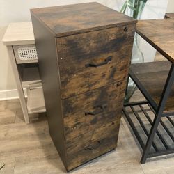 File cabinet 3 Key With Wheels 