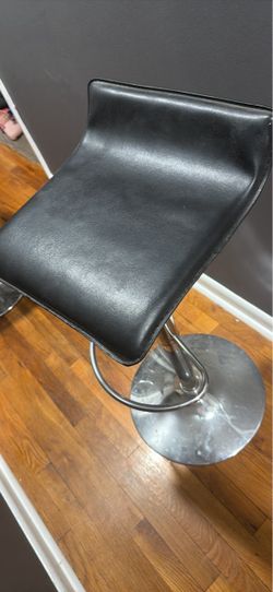 3 bar stools $15 each