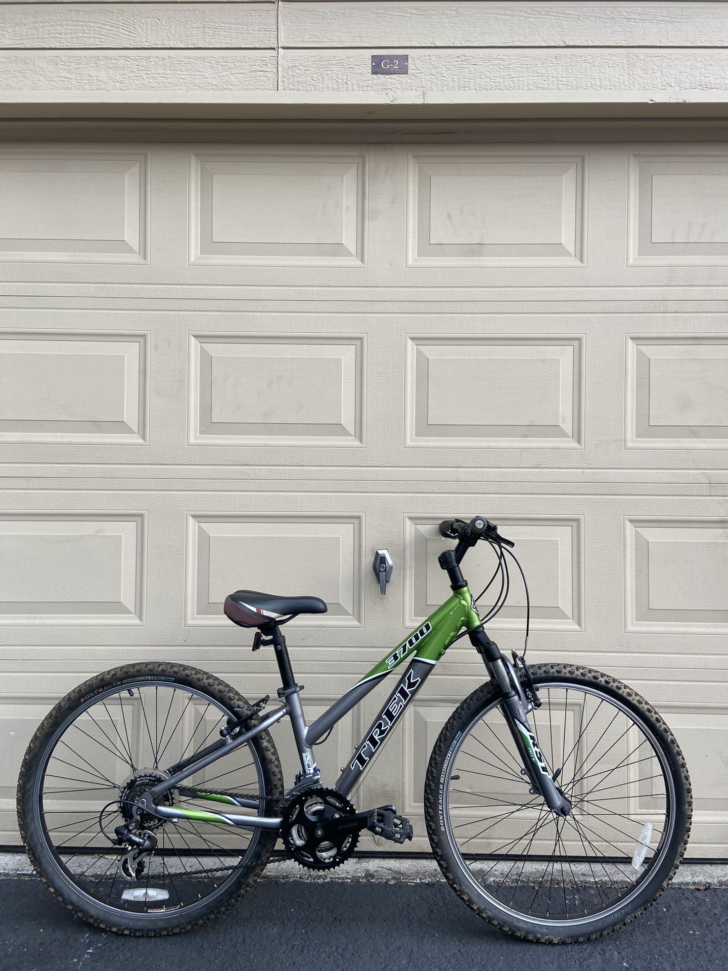 Trek 3700 Mountain Bike – 13” Frame - 26” wheels - Women’s Bicycle