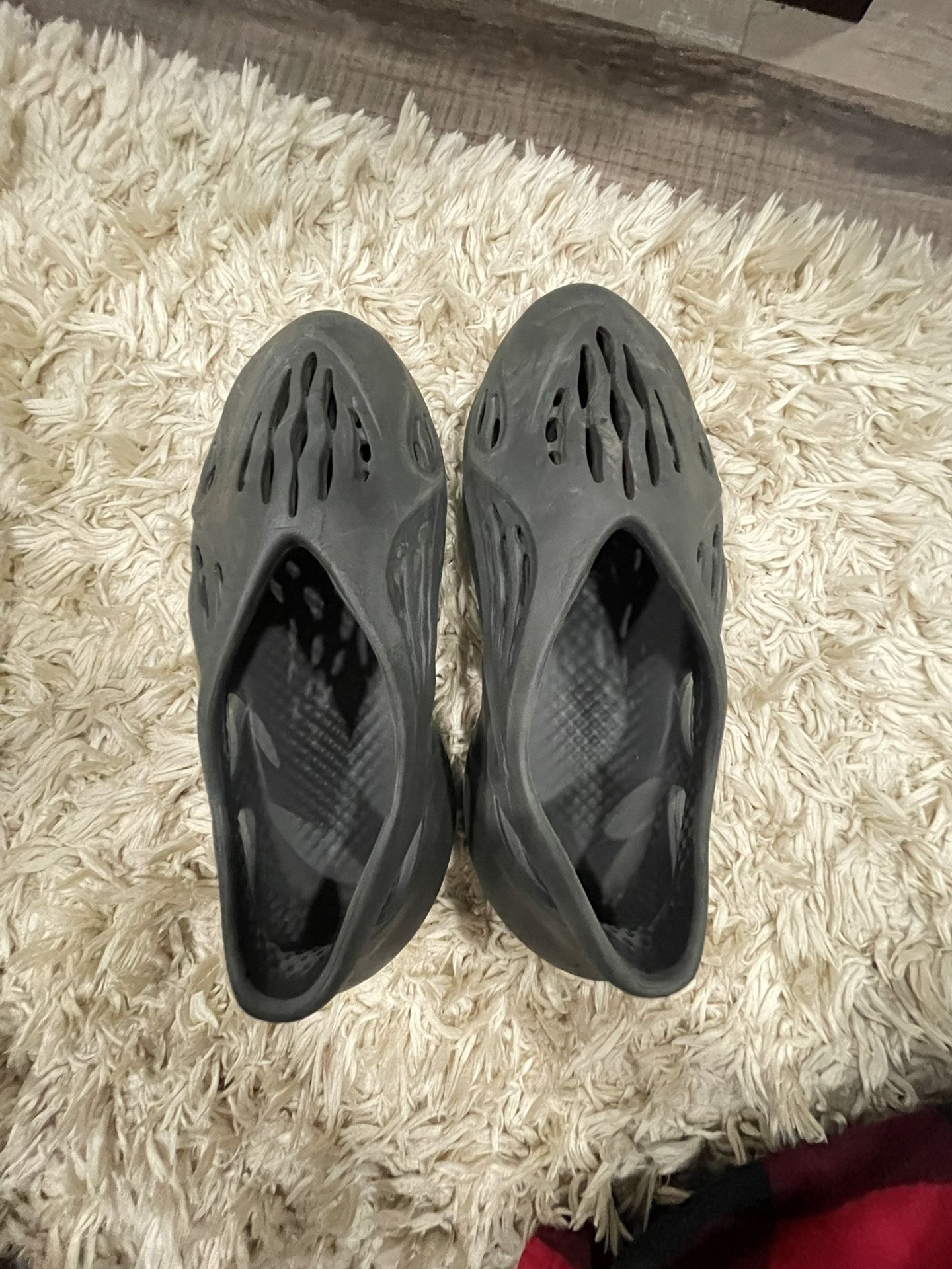 Yeezy Foam Runners Carbon