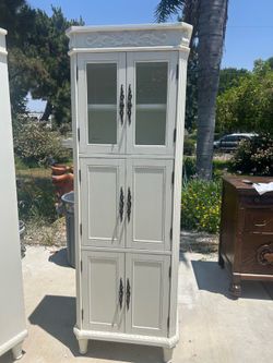 Beautiful New storage cabinet for bathroom, kitchen, etc.