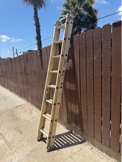 LOUISVILLE 16FT FIBERGLASS EXTENSION LADDER