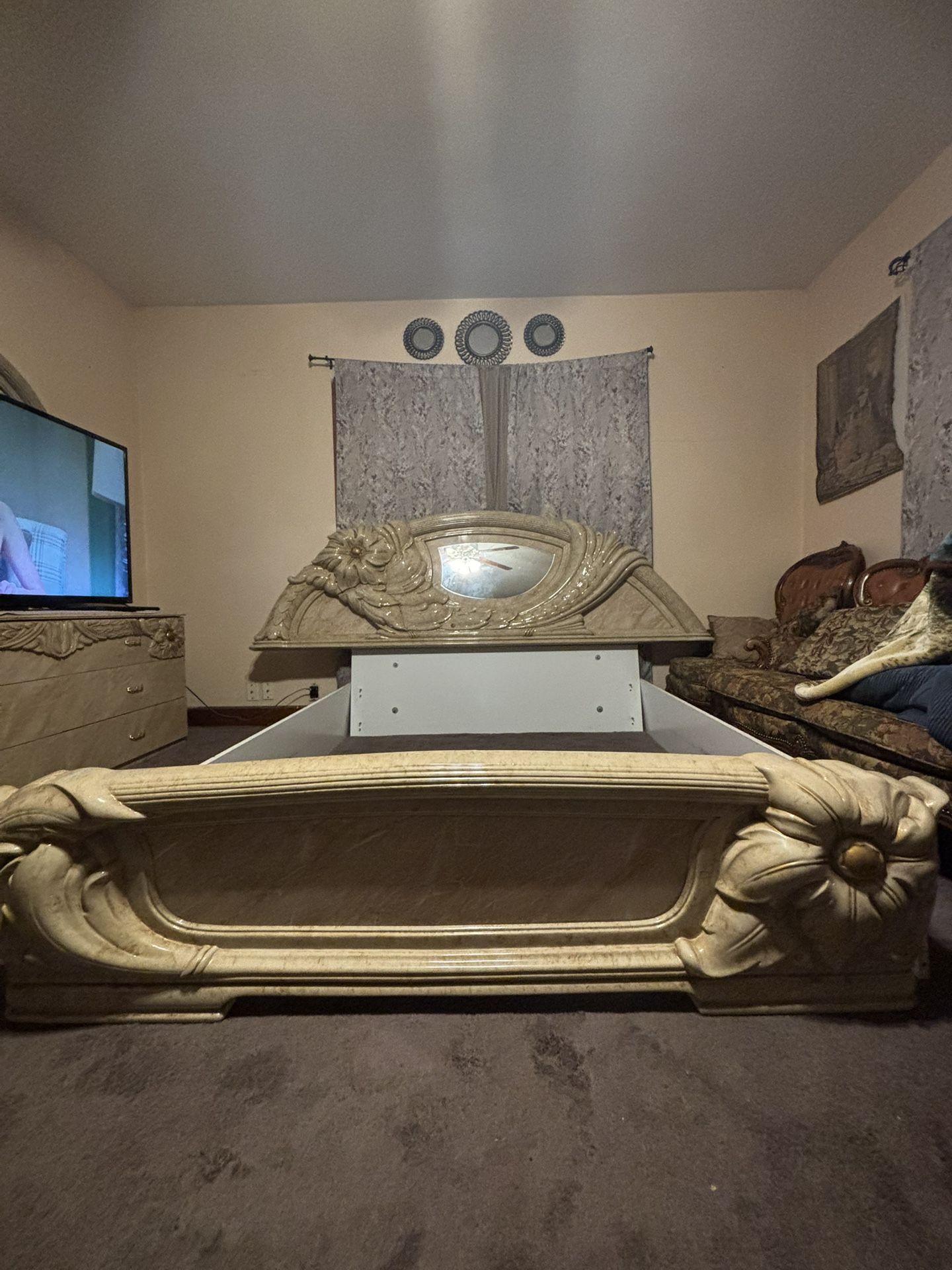 Beautiful Beige Queen Italian Bedroom 