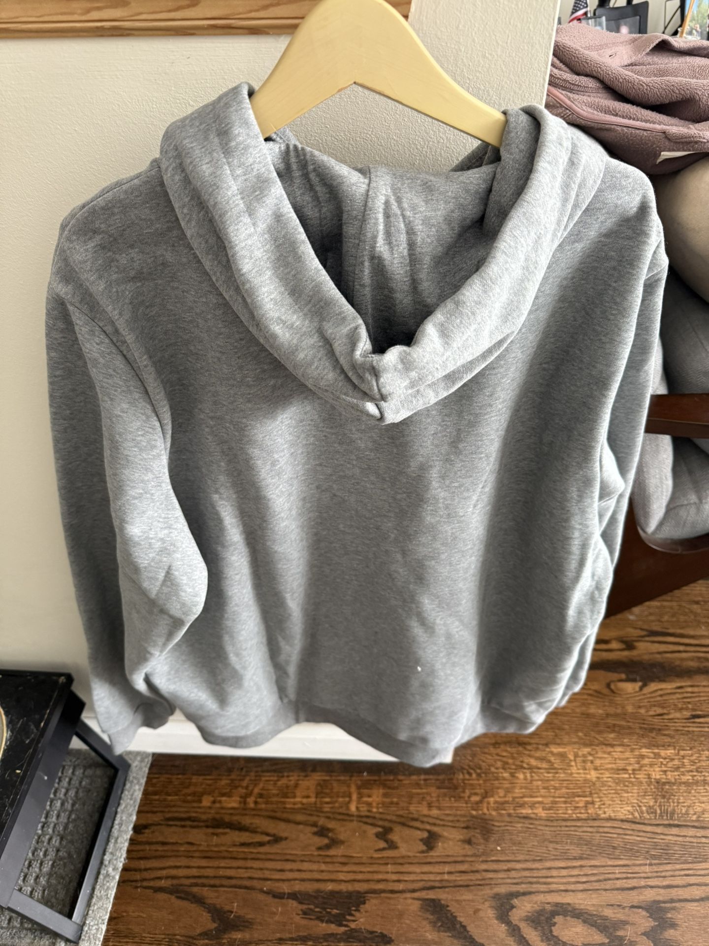 Men’s Brand new Puma hoodie. 