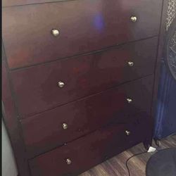 Set Of 2 Ashley 5 Drawer Dressers 