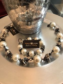 Traci Lynn pearly stretch bracelet (also option as a set)