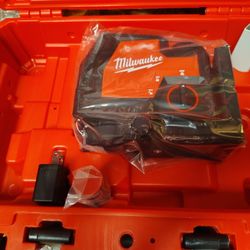 Milwaukee USB Rechargable Laser Level Kit 3521-21