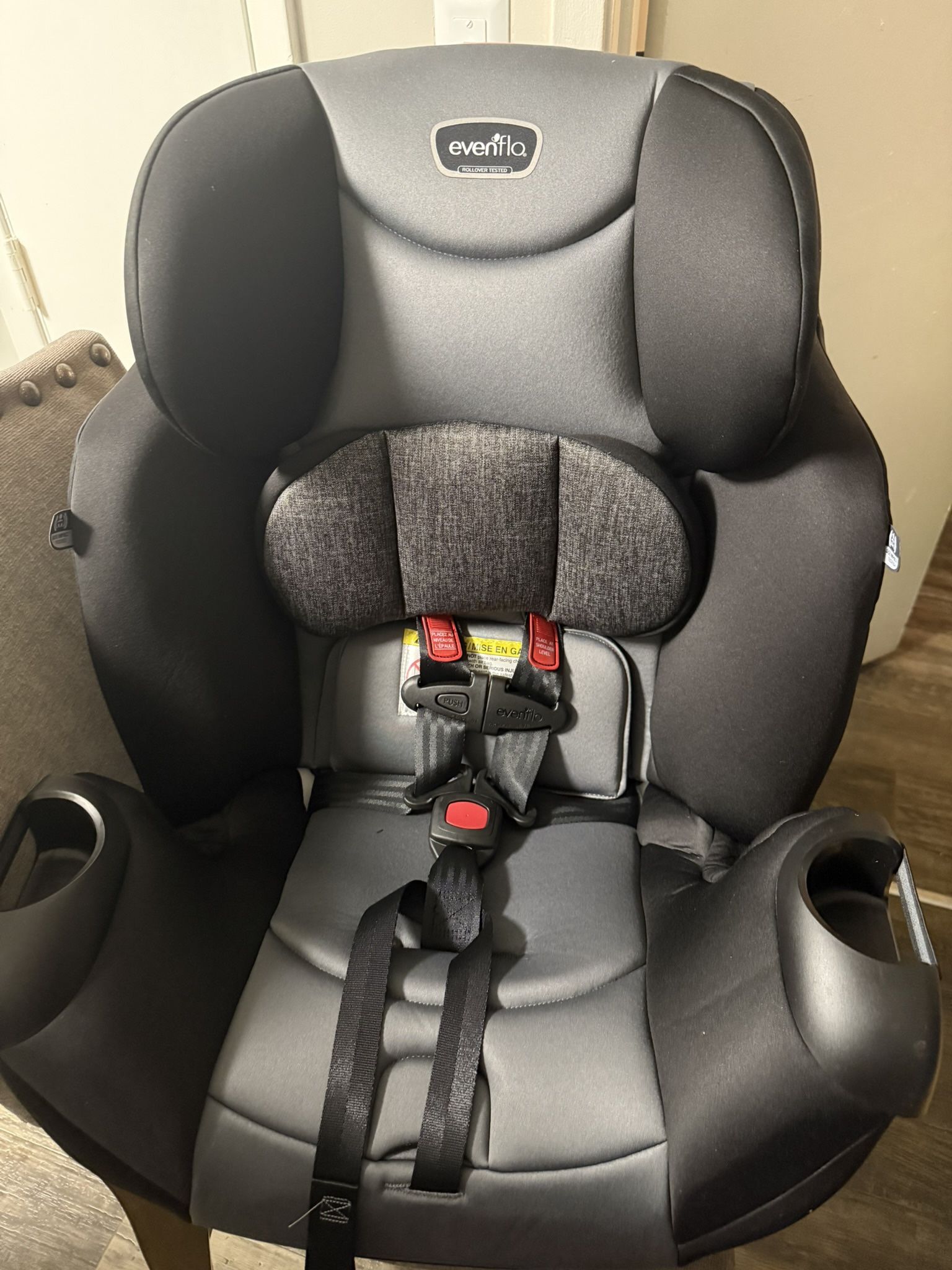 Evenflo Car seat (black & Gray, Infants & Toddlers Up To 65lbs))  Brand New