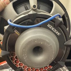 Kicker CVR 12” 4 OHM With Kicker DX 250.1 Amp