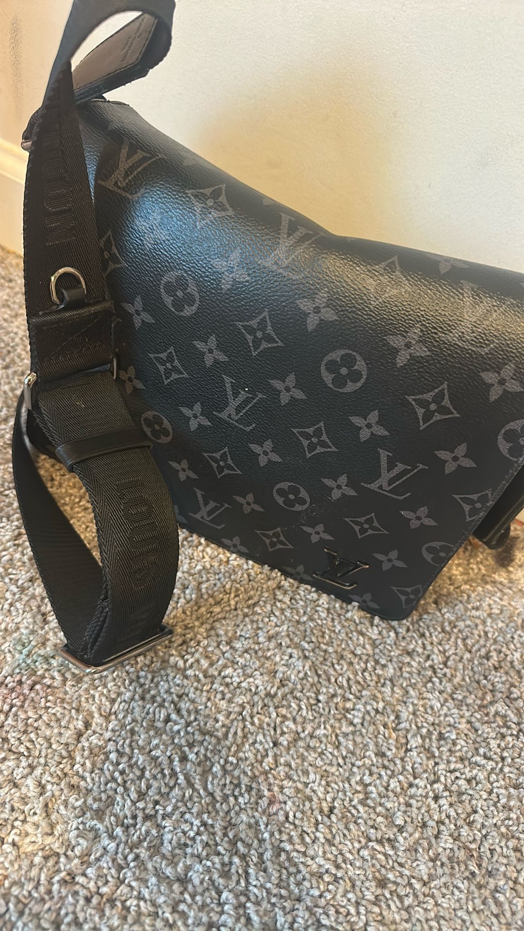 LV Bag Original Price 2000$ Asking for 1000$ 10/10 Condition