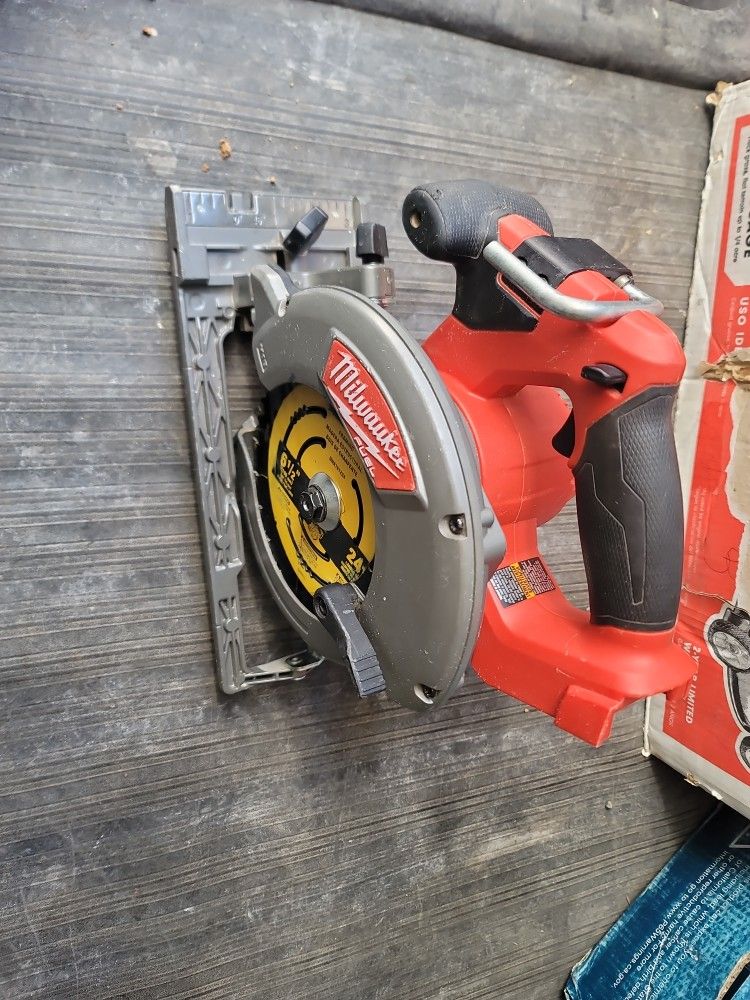 MILWAUKEE M18 FUEL 6-1/2"(165MM) CIRCULAR SAW USED GOOD CONDITIONS WORK