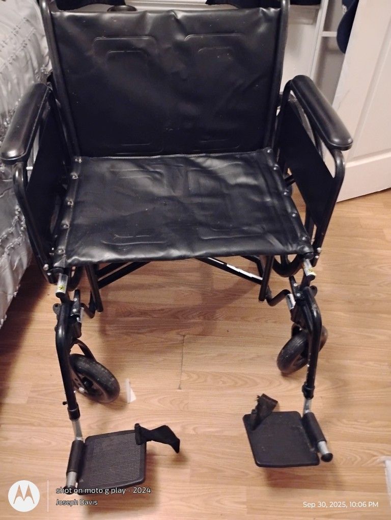 Wheel Chair 300-400lb Capacity, Very Large And Sturdy.