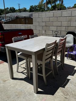 New Classic Dining Table Set – Table + 4 Chairs