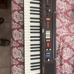 Casio CT-403 Wooden Synthesizer Keyboard From The 80s