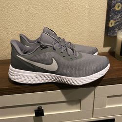 Nike Revolution 6 Size 14 W