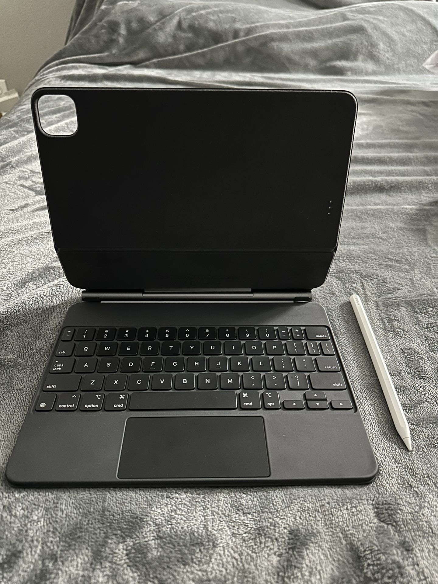 Magic Keyboard and Apple Pencil 2nd Gen Bundle