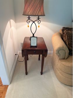 Accent table