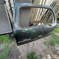 Tahoe suburban rear part door suv 2002/2003