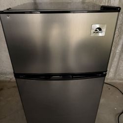Igloo Mini Fridge