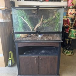 Reptile enclosure