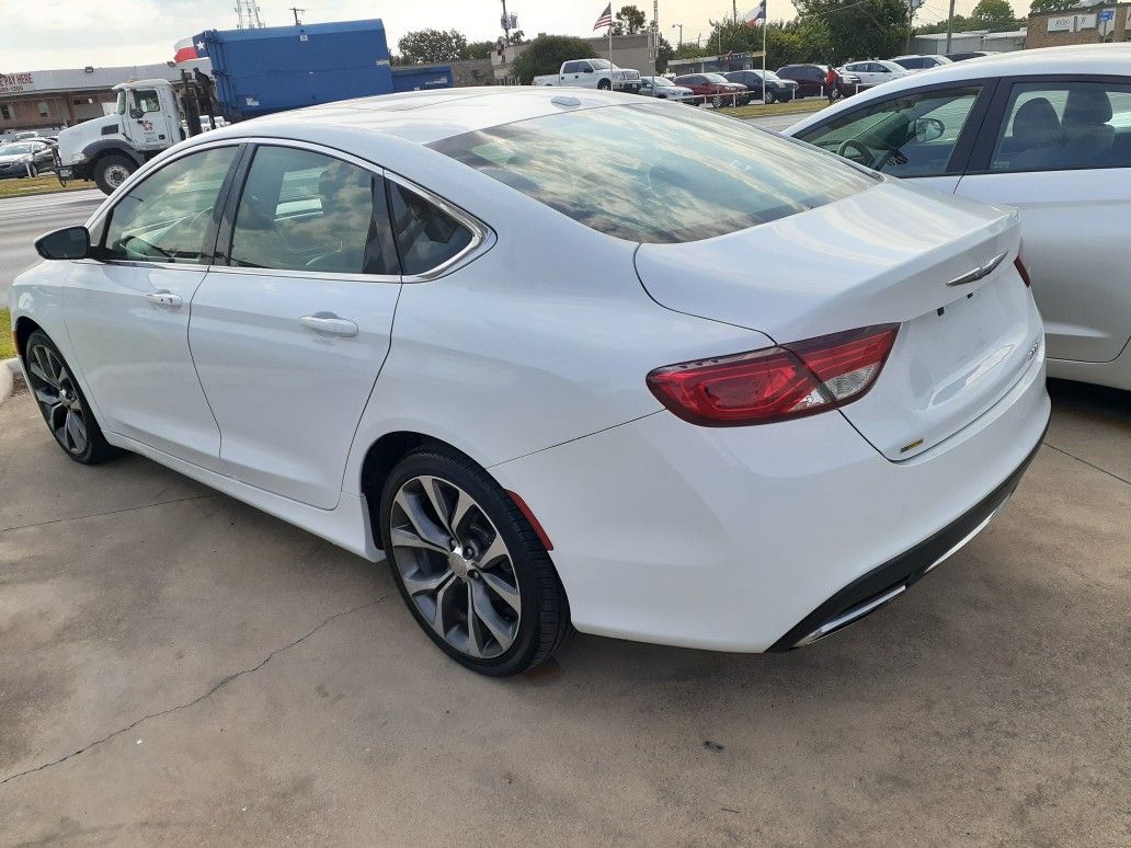 Chrysler 200