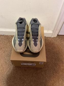 Adidas Yeezy 700 V3 Sneakers Size 8.5
