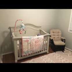Crib - Like New - With Toddler Rail Attachment