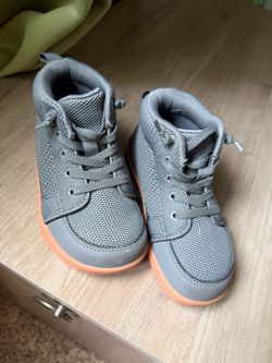Toddler boys shoes size 8