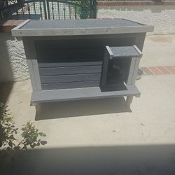 Outdoor Insulated Cat House 35×22×26