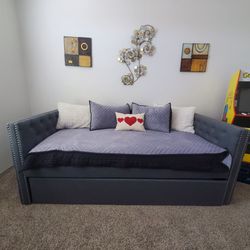 Sofa, Daybed. Very elegant and modern. 